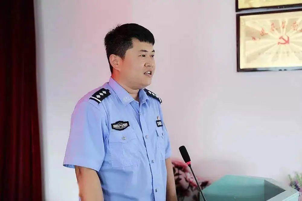 警营牛哥虽处光影背后警徽依然闪亮记大海林分局政工监督室民警赵小龙