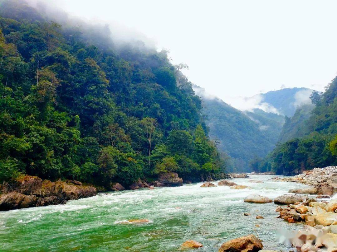 贡山旅游山水中国天上独龙江