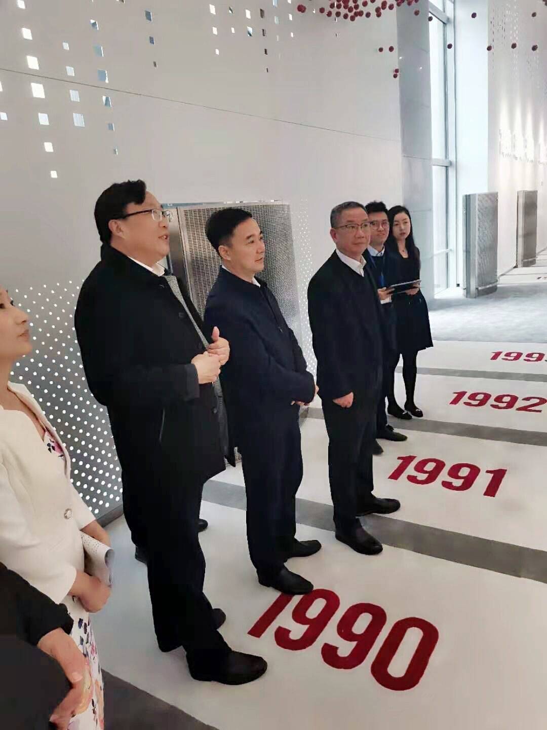 省发展改革委党组书记、主任何雄带队赴