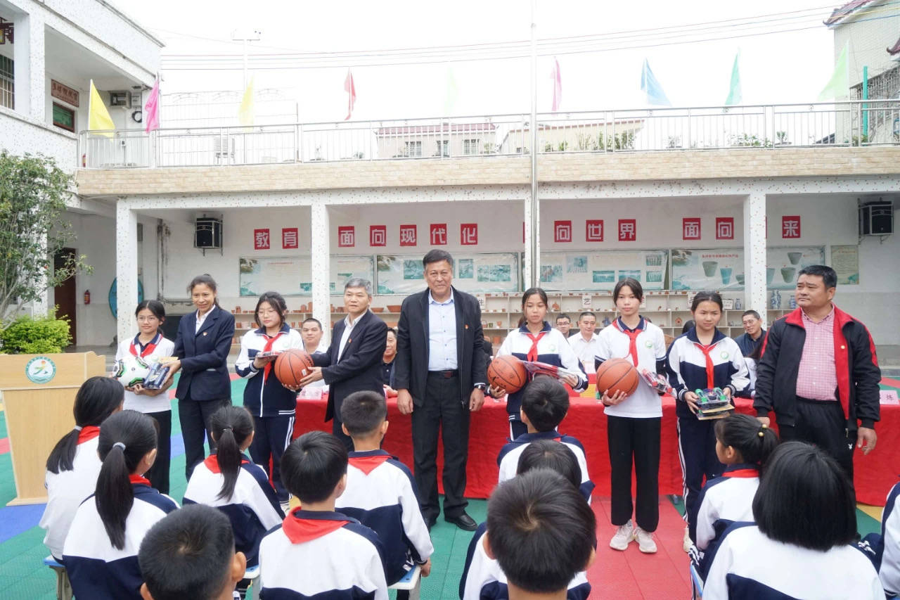 广东公证行业开展依法治乡振兴进村送温暖活动 雨山新闻