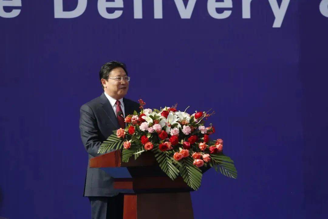 雷凡培缪建明出席武船集团北船重工六艘325万吨超大型矿砂船完美收官