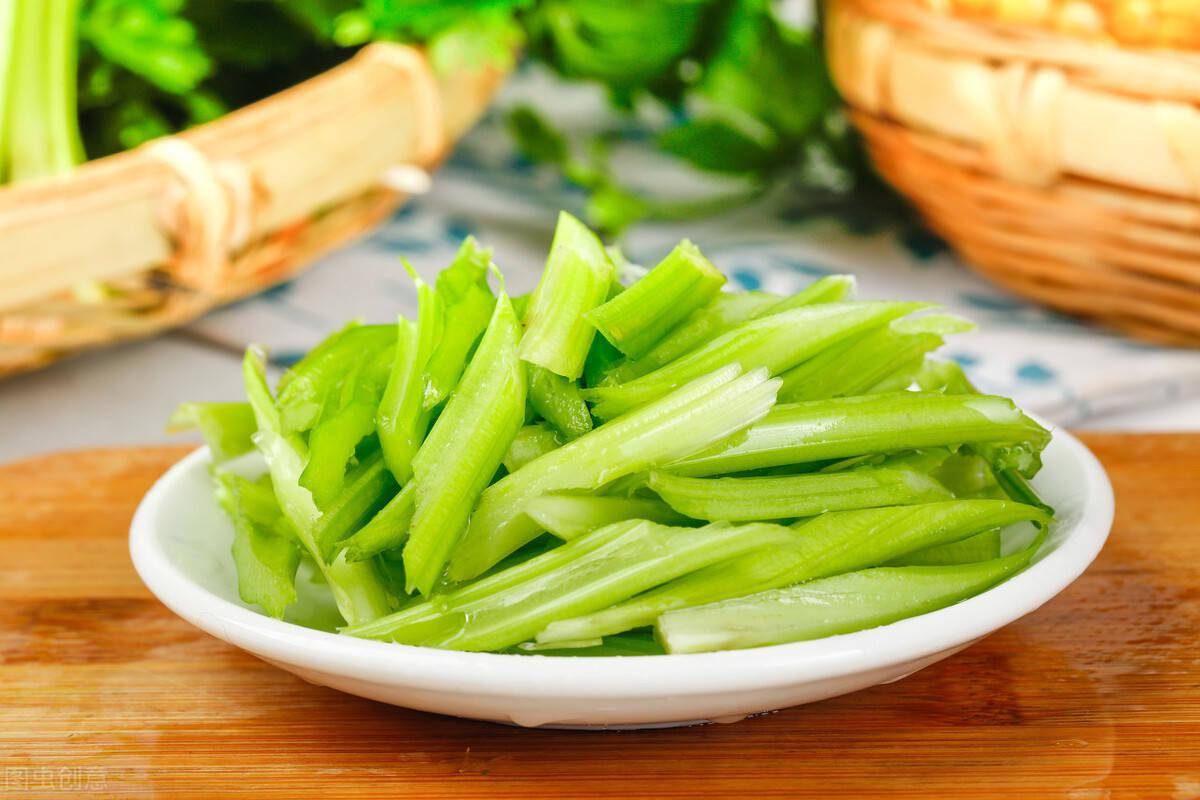 中老年人要吃这个菜，降脂降压，好吃还不贵，家家都吃得起