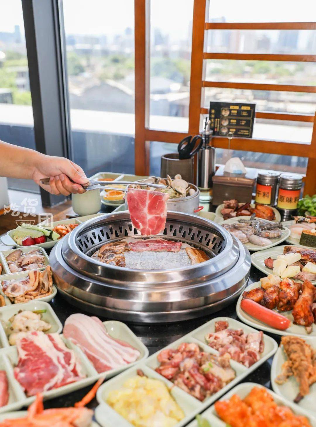 种类丰富,价格实在烧烤,生蚝,肉蟹煲,小食烤肉自助,牛肉火锅,海鲜大餐