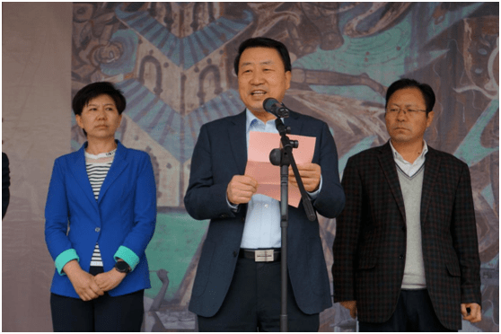 甘肃省文物局局长马玉萍讲话并宣布展览开展白银市副市长高云翔致辞