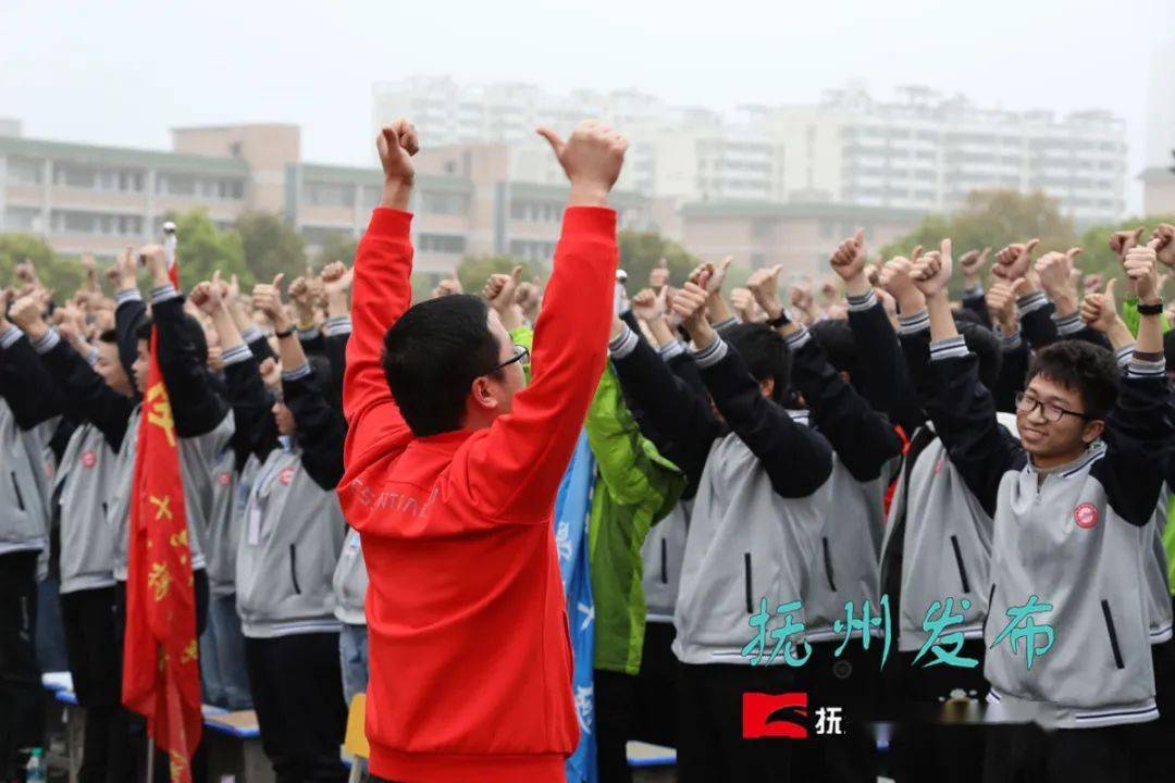 今天下午临川二中操场上这一幕让人热血沸腾附视频