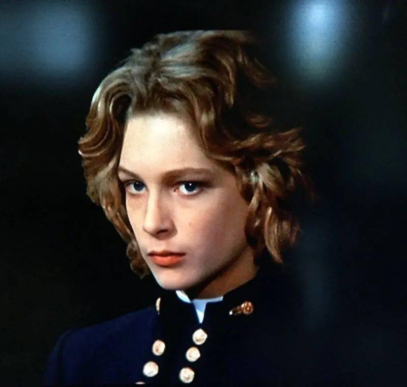 95△charles de vilmorin,yves saint laurent同样拥有金色蓬松卷发