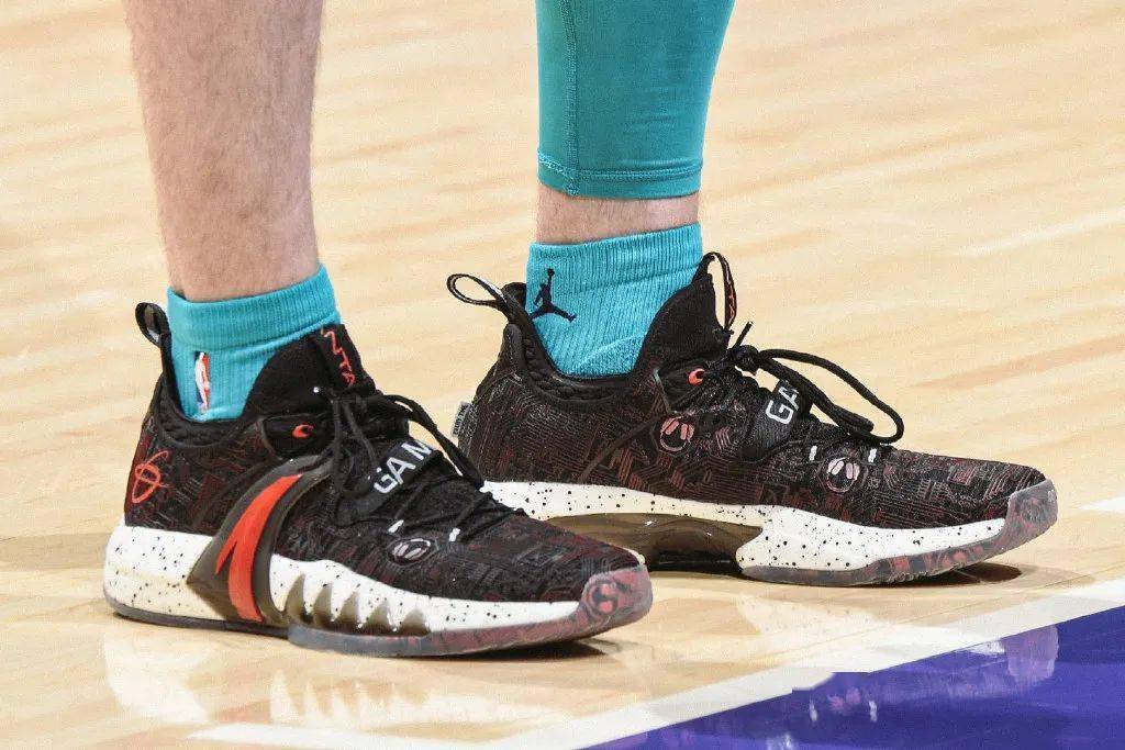 安踏旗下的八个品牌 始祖鸟 2919cda5a9954123a99ff6c10e5d2515.jpeg