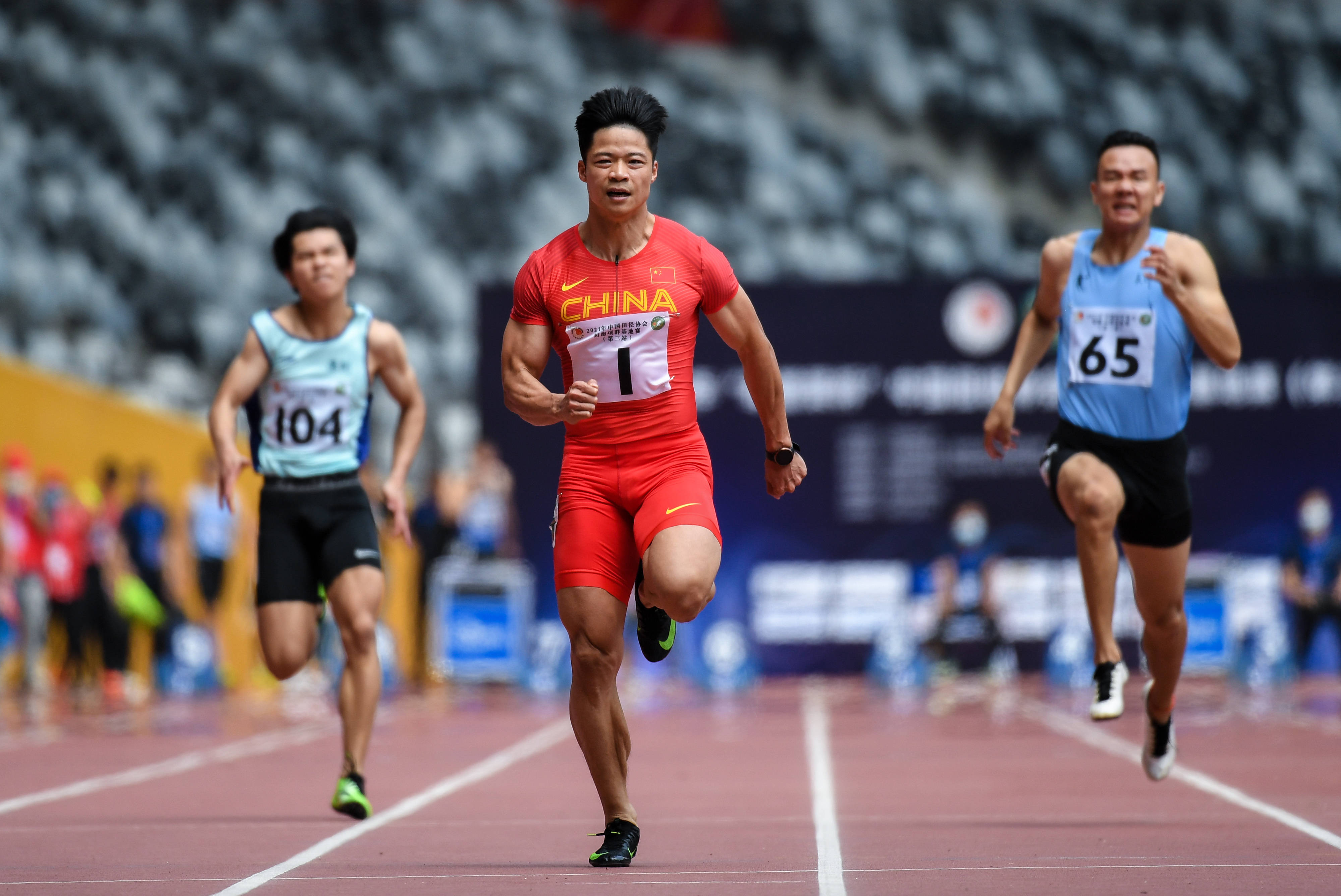田径苏炳添获短跑项群基地赛男子100米第一名
