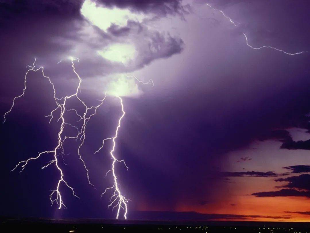 雷声滚滚,由于雨量渐多,始电三候摄影:michael nichols, national