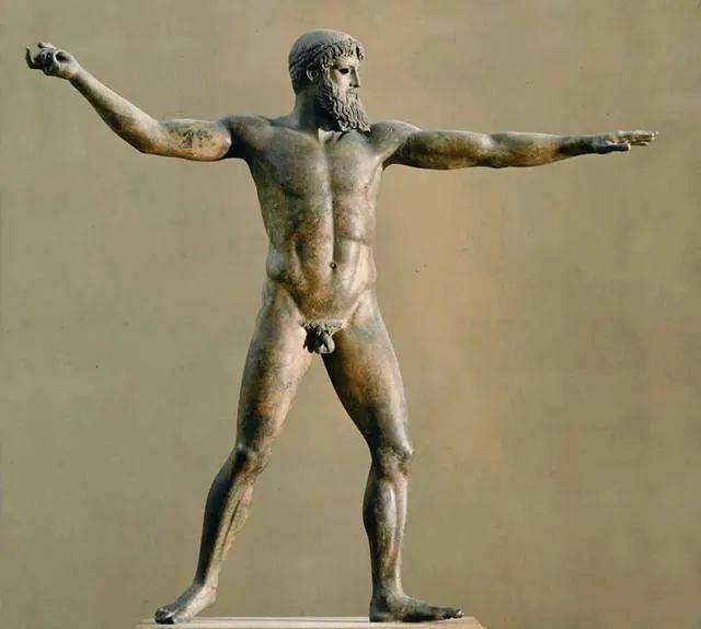 这是收藏于希腊国家考古博物馆的宙斯或波塞冬青铜雕像图片来自网络