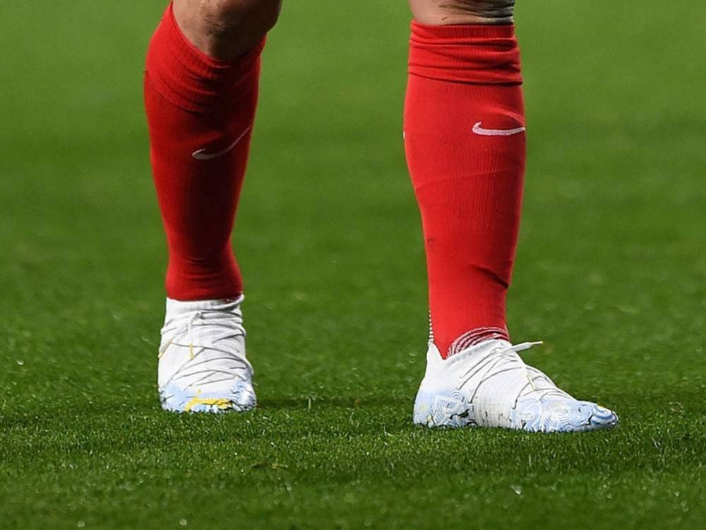 苏亚雷斯上脚特别版pumafuturez足球鞋