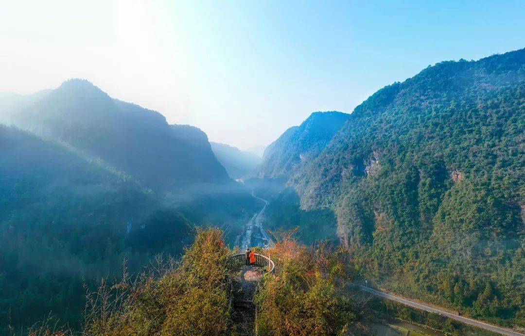 你来时龙山时 春已到 这里的风景刚好 溶洞