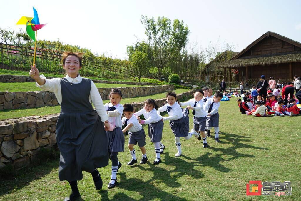 春色萌動 檀木林幼兒園組織春遊活動