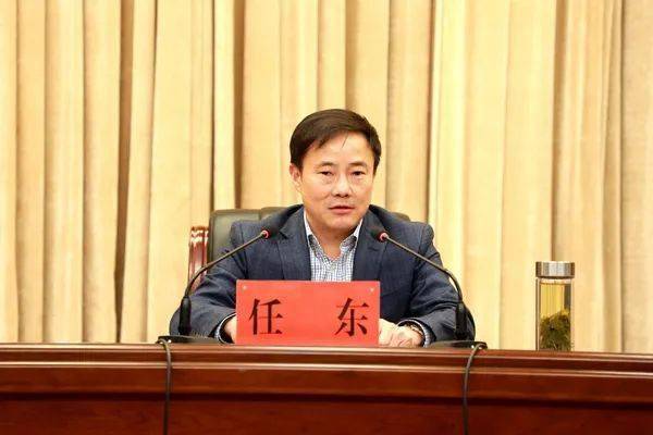 县委常委,政法委书记林晓海主持报告会,副县长,县公安局局长王玉岭,县