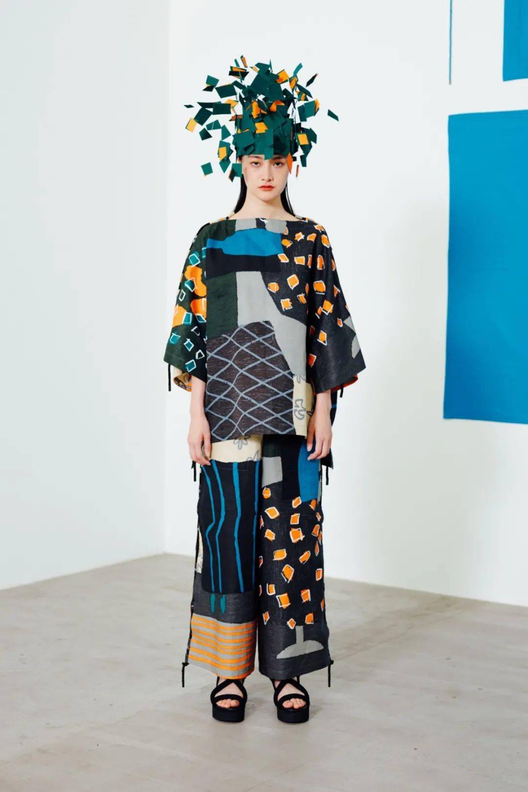 图案趋势 |醒目几何,点亮2021春夏的撞色印花