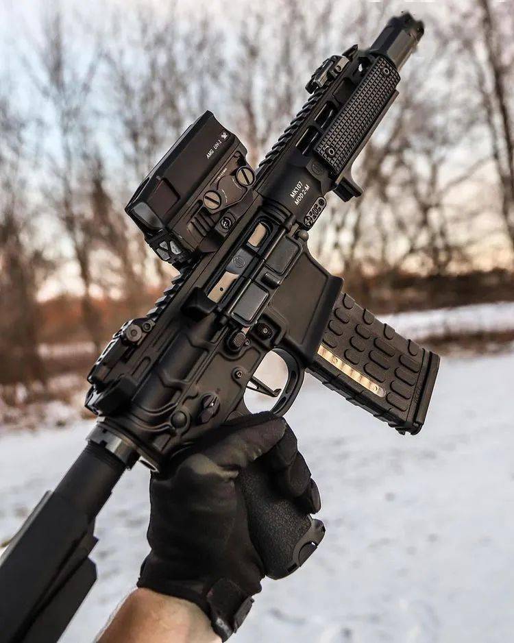 【暴躁老哥如何保持稳定输出】kci公司弹匣弹鼓美图