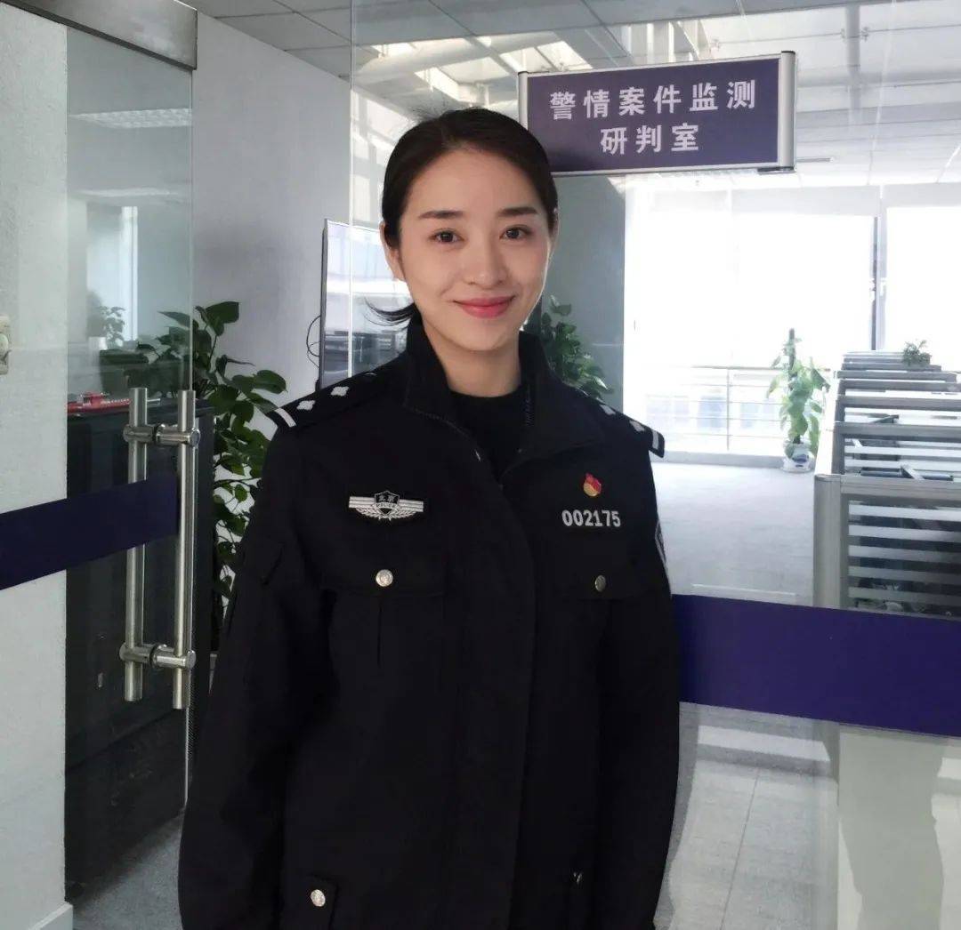 女警察妆容要求图片