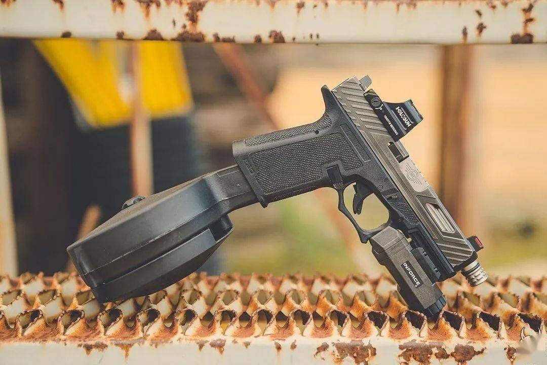 【暴躁老哥如何保持稳定输出】kci公司弹匣弹鼓美图