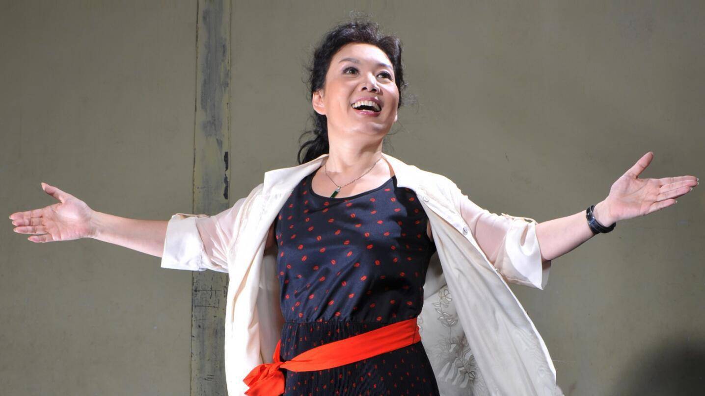 新凤霞回忆录齐白石醉心于她的容颜老舍说她的心是金子