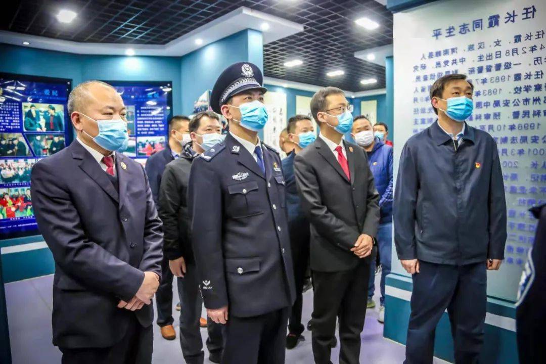 新密市公安局传承长霞精神学习先进楷模