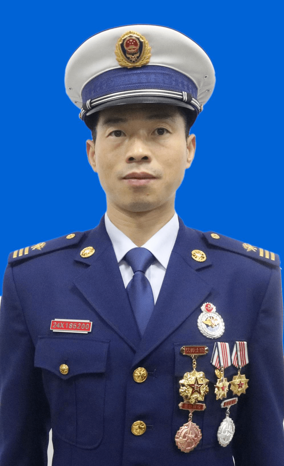 红门兵王魏民服务黔东南州凯里市环城东路消防救援站二级消防长魏仁林