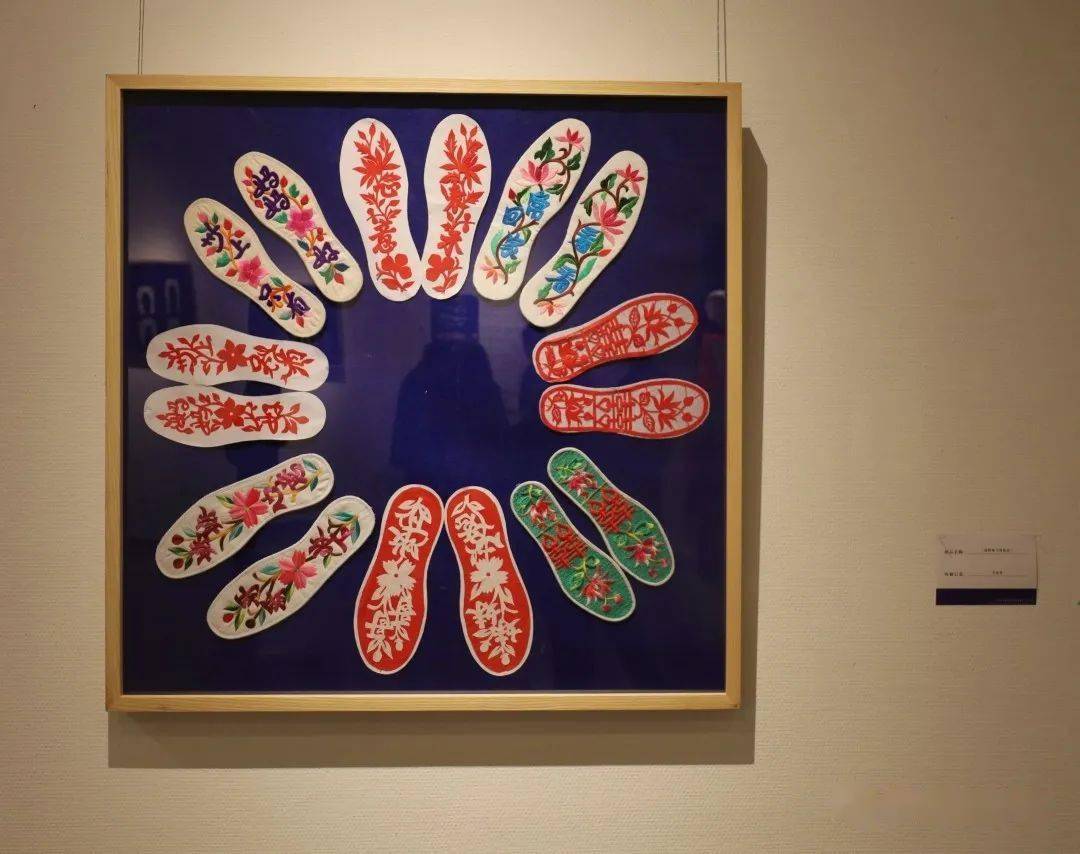 惊艳亮相剪纸做时装碰撞新时尚快去光谷美术馆一探究竟吧