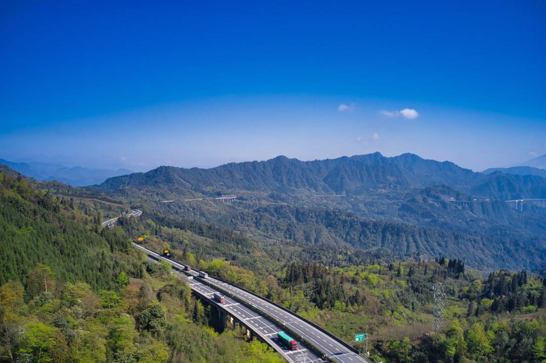图集丨雅西高速：瞰最美云端公路青山相伴