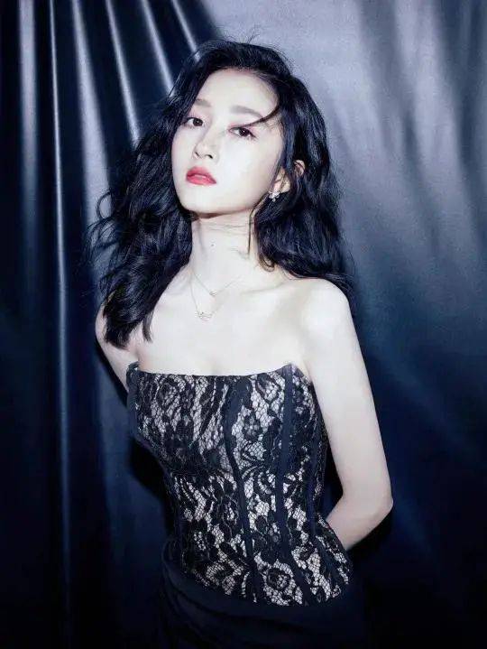 被全网嘲的关晓彤终于翻身了黑化后简直不敢认