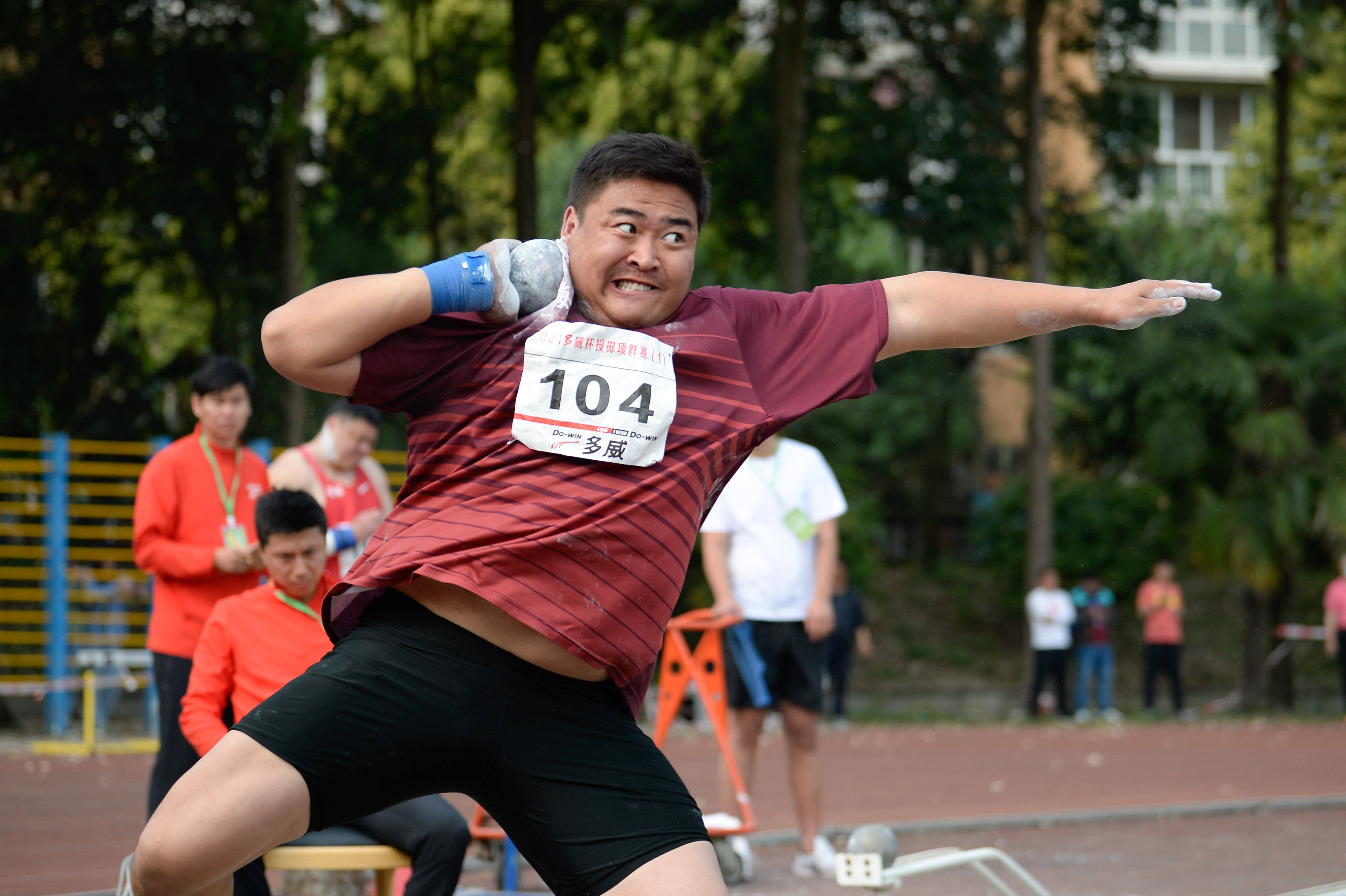 中国男子铅球图片