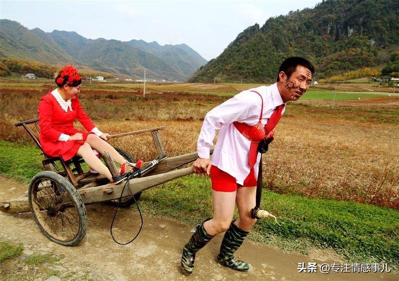 婚礼上亲戚闹洞房新郎冷眼旁观被新娘掌掴婆婆不依不饶道歉