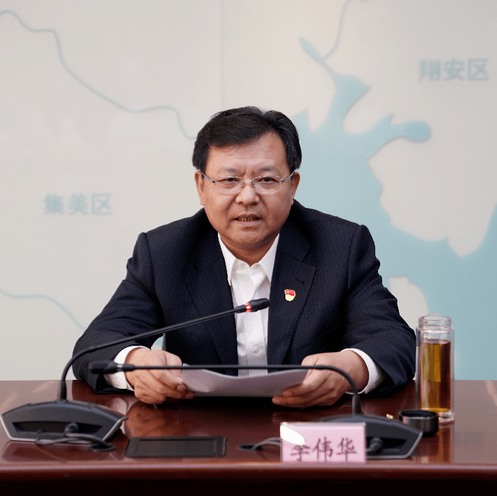 3月30日上午,市委常委,政法委书记李伟华以《加强政法系统党的建设