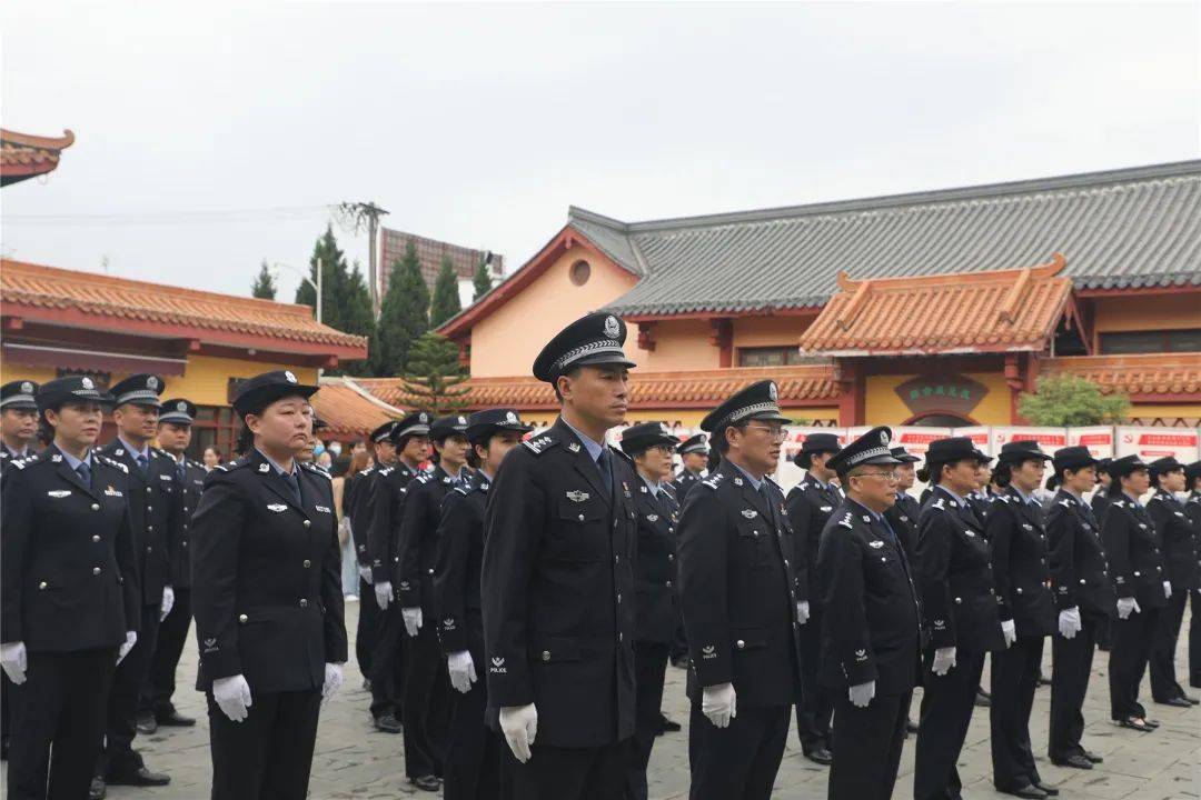 指揮中心黨支部黨員代表一行人到德陽市中江縣黃繼光紀念館參觀學習