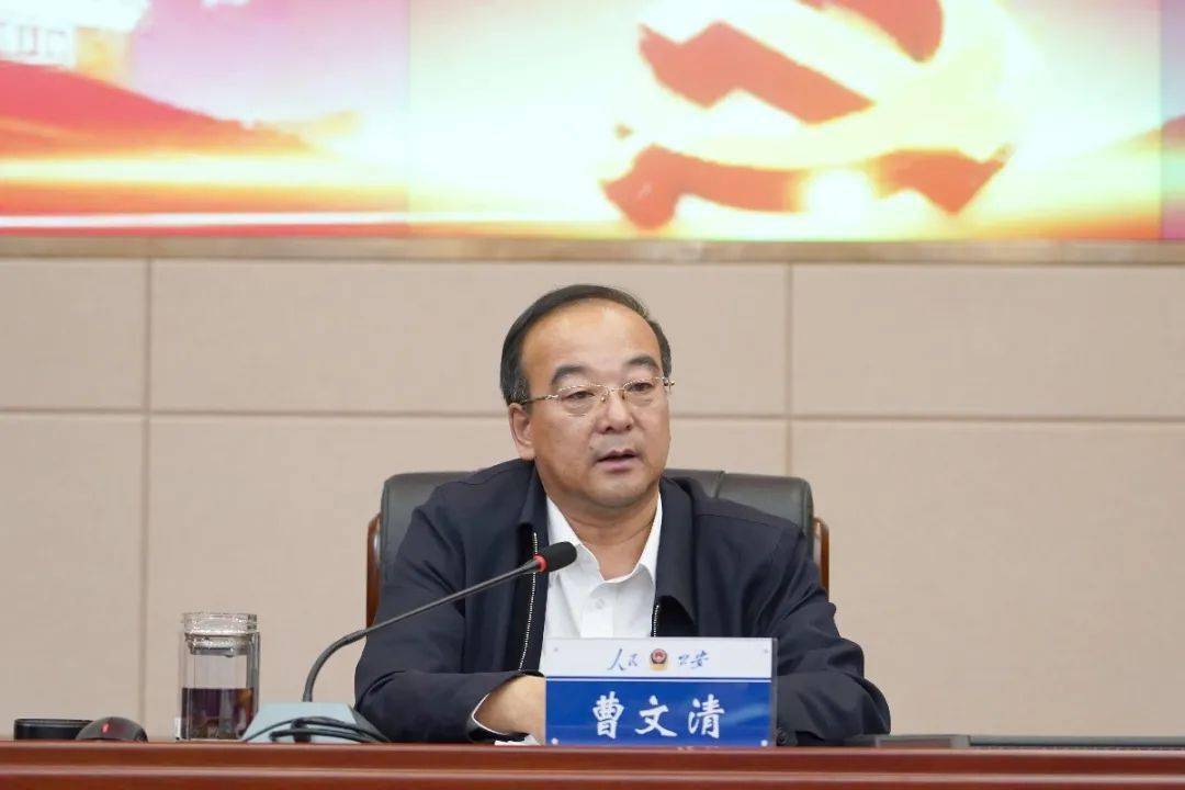 公安局长讲党课抓好教育整顿锻造党和人民信得过靠得住能放心的公安