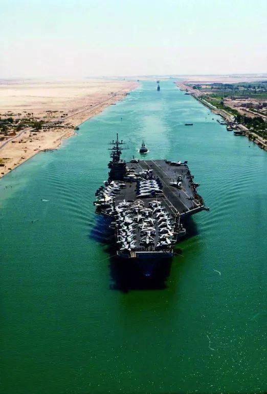 苏伊士运河终于通航美军航母松了口气长期堵塞就抓瞎了