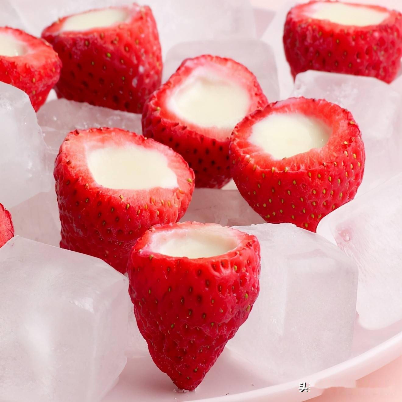 草莓炼乳冰淇淋