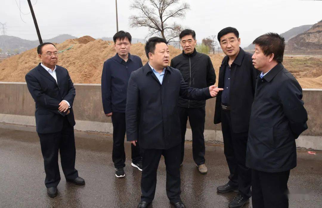 姚树山深入湫水河沿线开展巡河工作