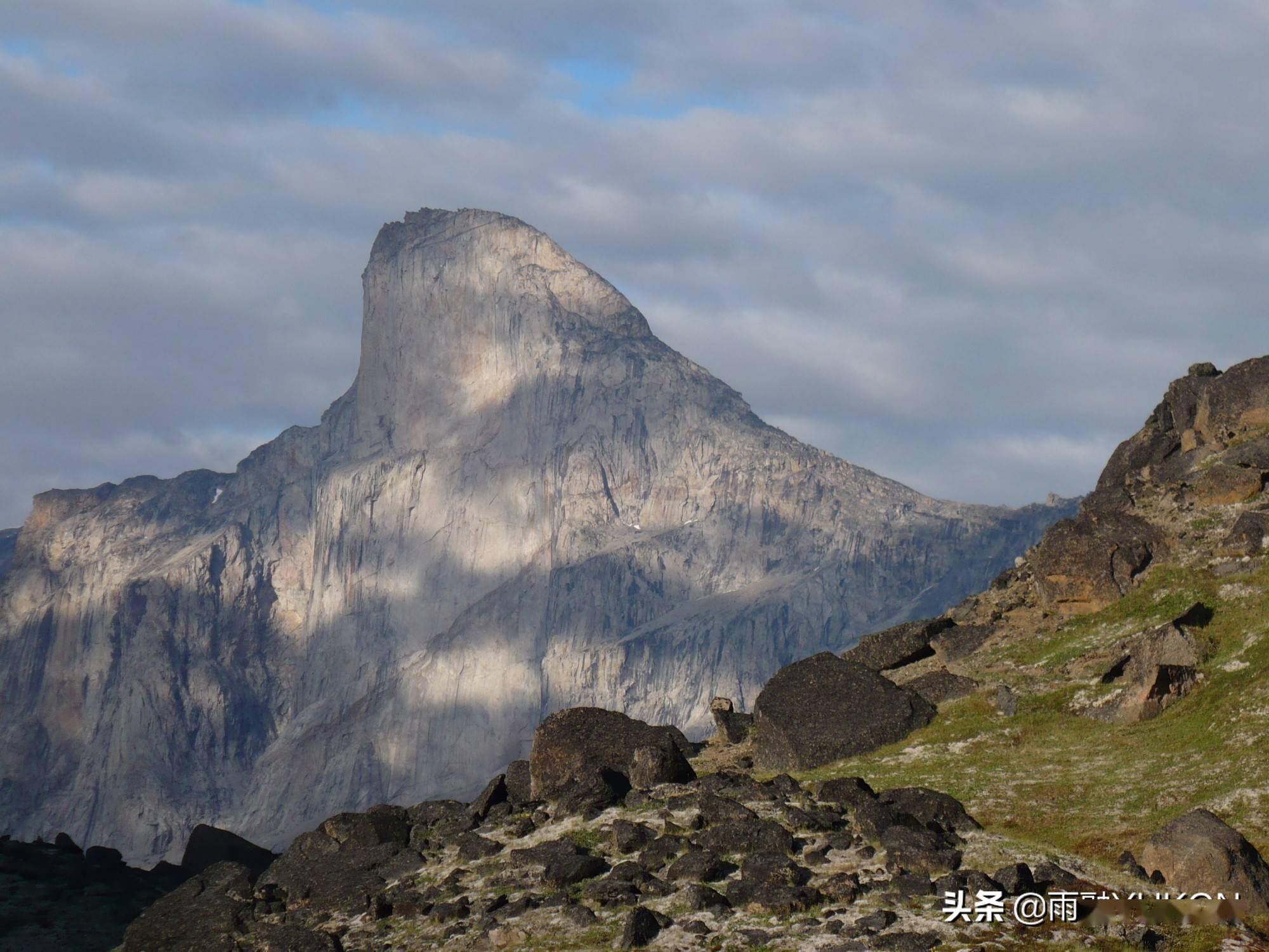 全球最高的垂直悬崖海拔仅1675米垂直崖壁却有1250米