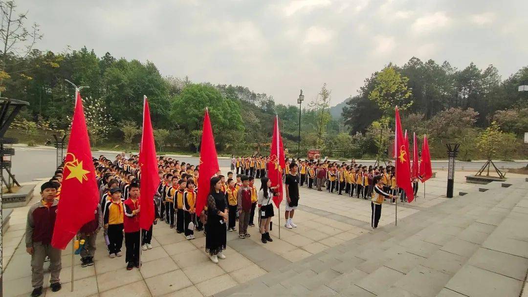 學黨史頌黨恩祭英烈促傳承全縣中小學校多形式開展清明祭英烈活動