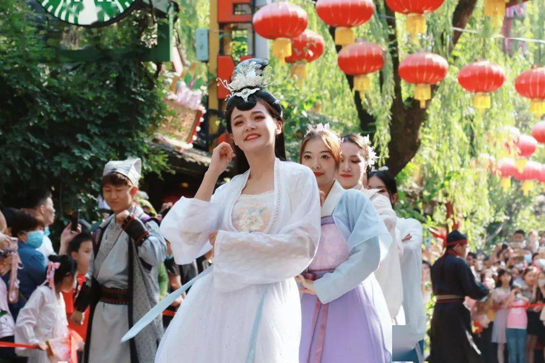 2021版西湖区春日撒欢图鉴着汉服品春茶放纸鸢速速收藏