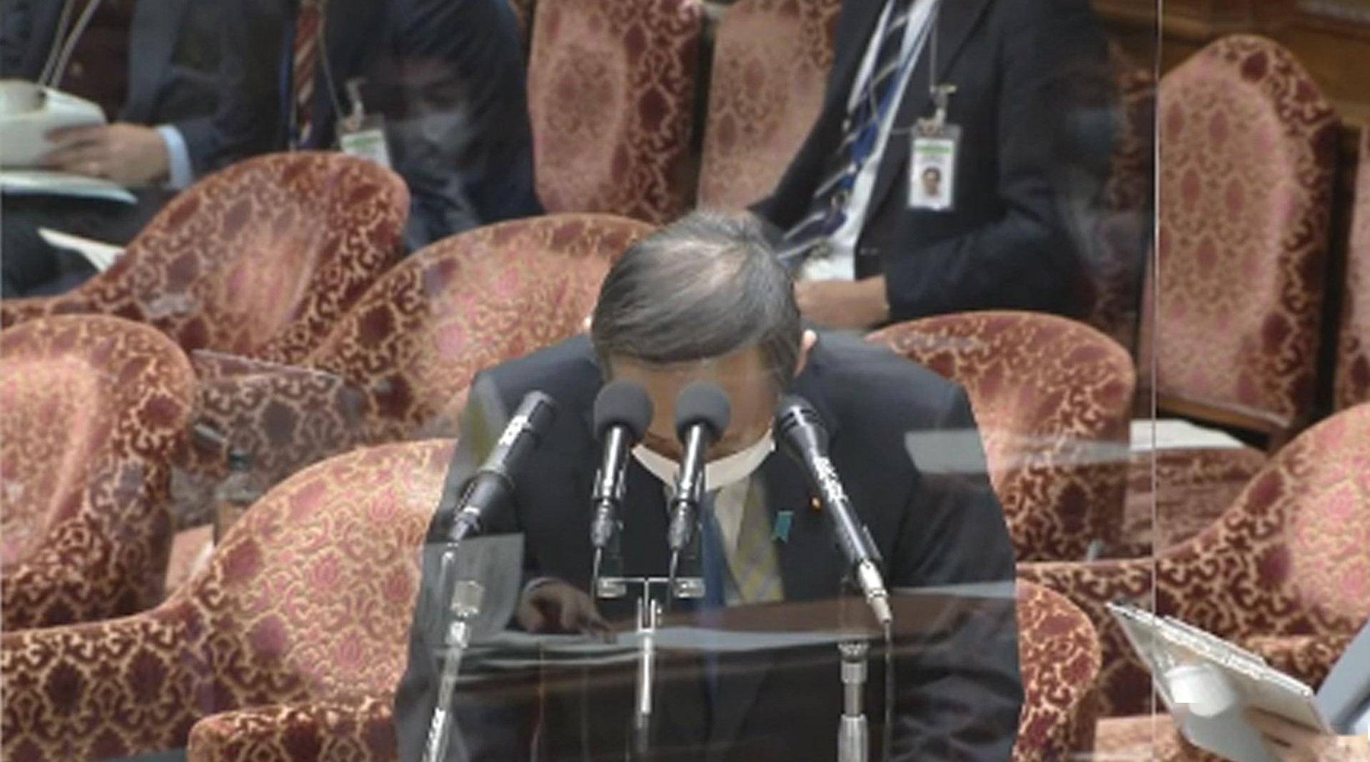 这一行为严重损伤了民众对菅义伟的信任,因此,菅义伟又打开了鞠躬