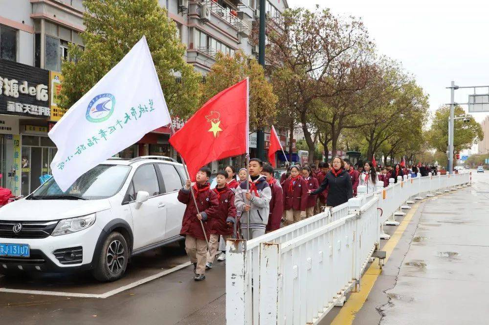 鹽城紅領巾大豐區幸福路小學緬懷先烈發揚傳統