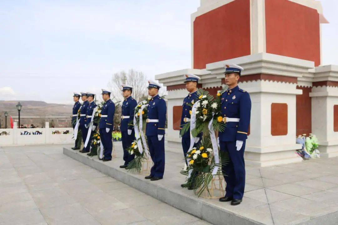 共青团卓资县委员会承办清明祭扫革命烈士陵园活动