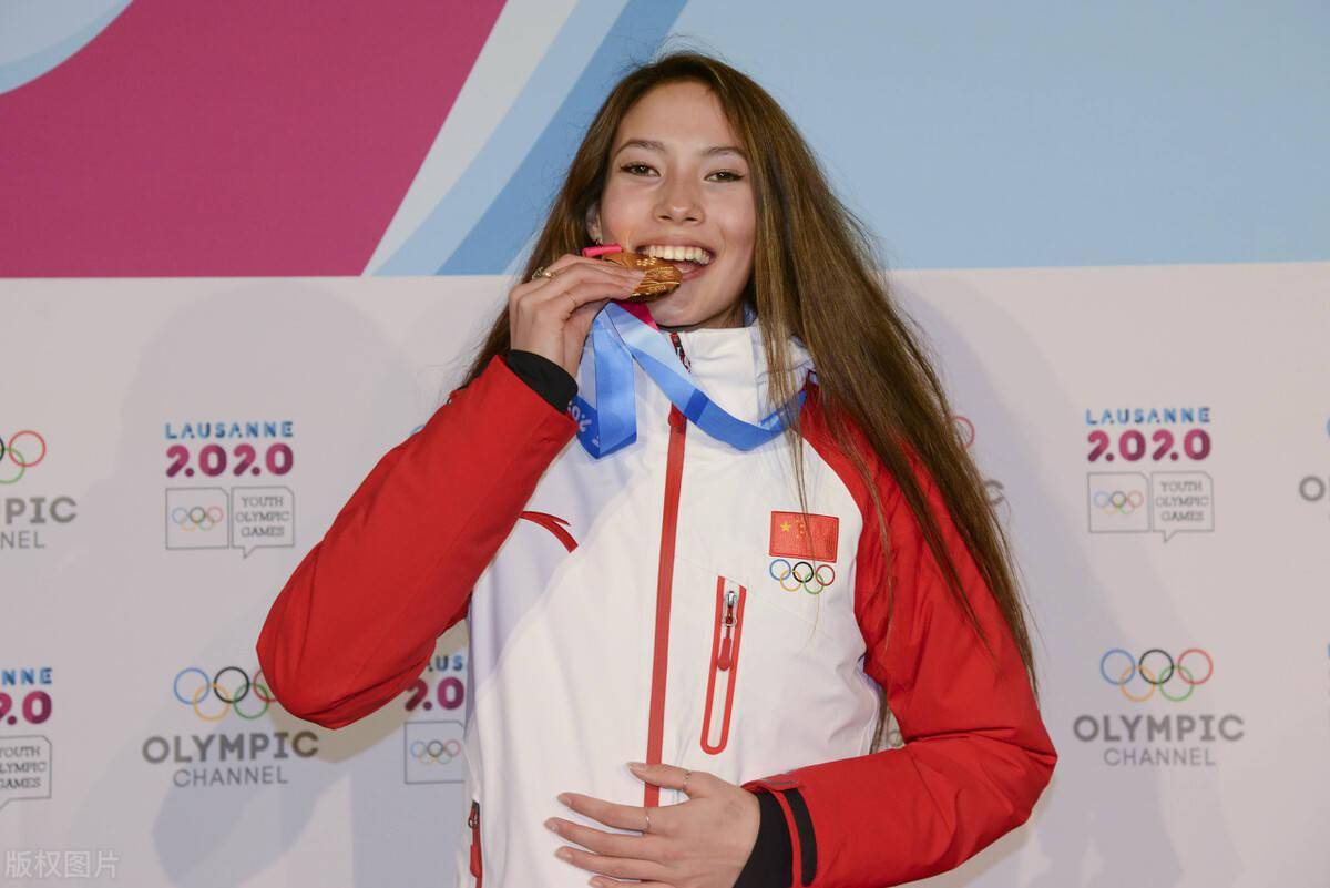 于小雨退役花滑世团赛美女选手云集谷爱凌做手术力挺亚裔