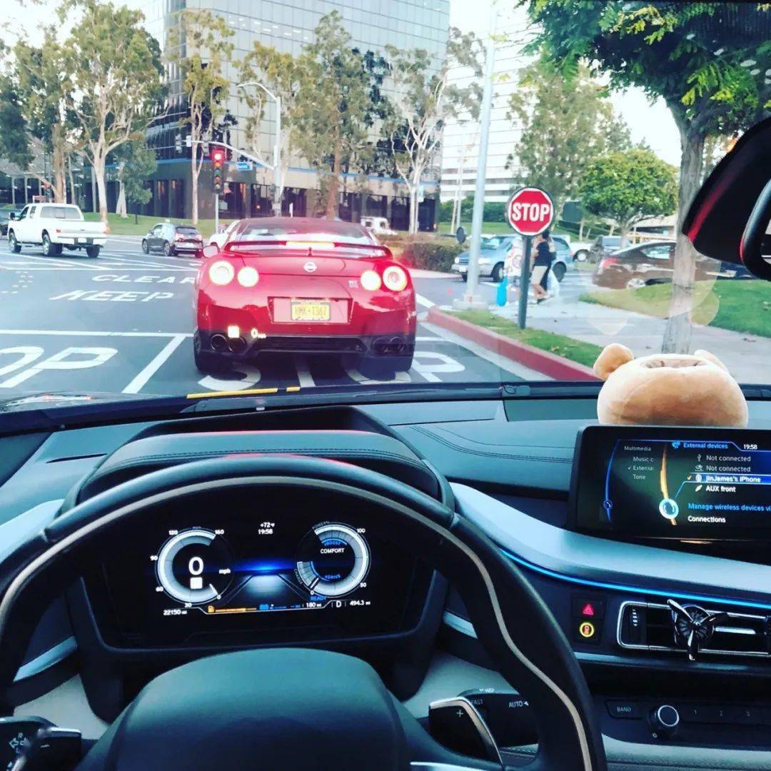 "第一次开宝马i8,就像驾驶战斗机",究竟i8车主都是怎样评价i8的?