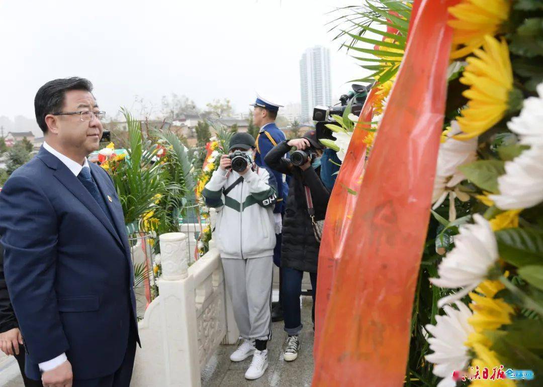 临夏州市举行党史学习教育清明祭英烈活动