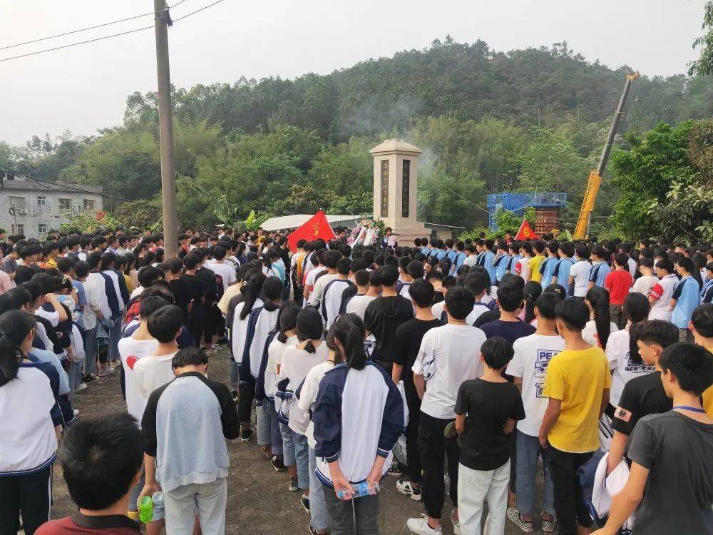博白县委教育工委开展缅怀革命先烈主题教育活动博白陆川中学附属小学