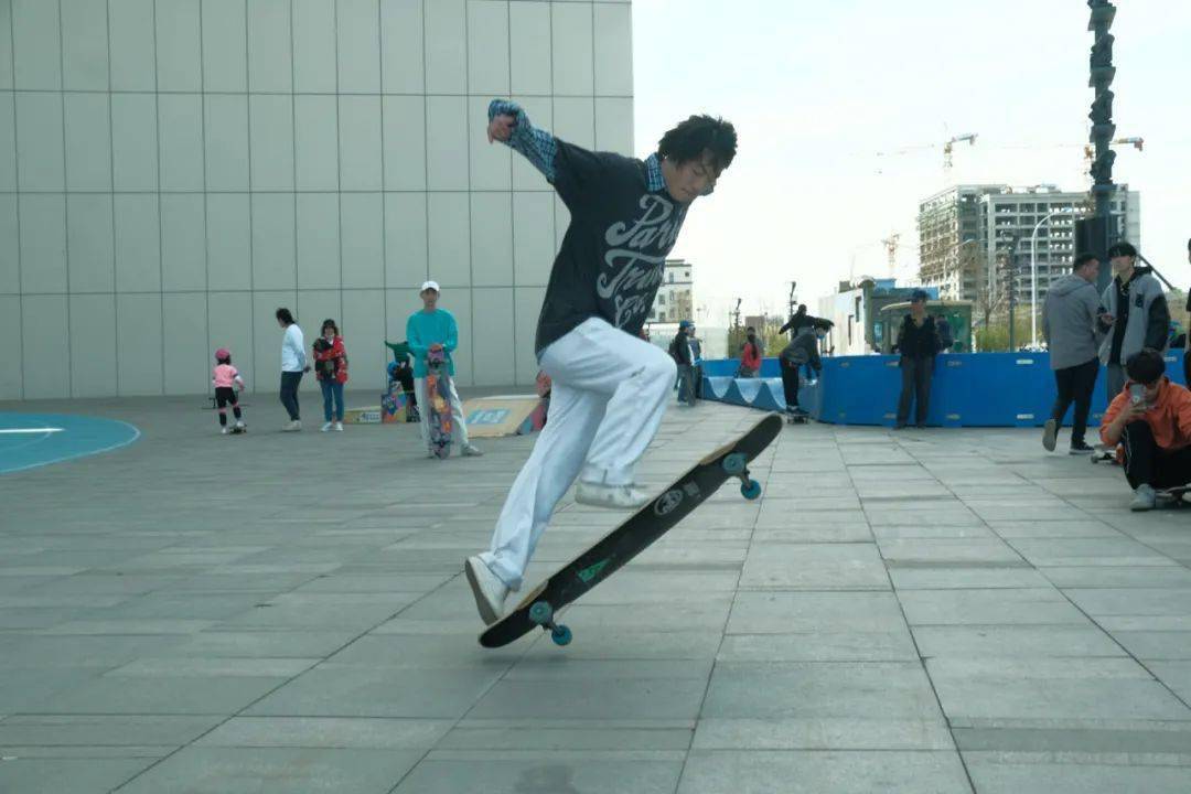 女子1分钟 no comply男子2分钟pop shovit第二项「耐