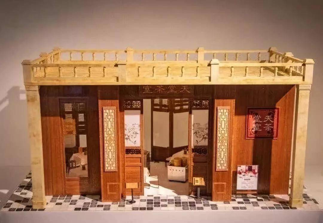 中国烧给死人的纸扎确爆红巴黎登上设计周