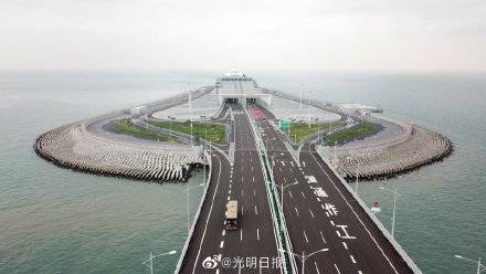香港回归的时候经济总量_回归以来香港经济(2)