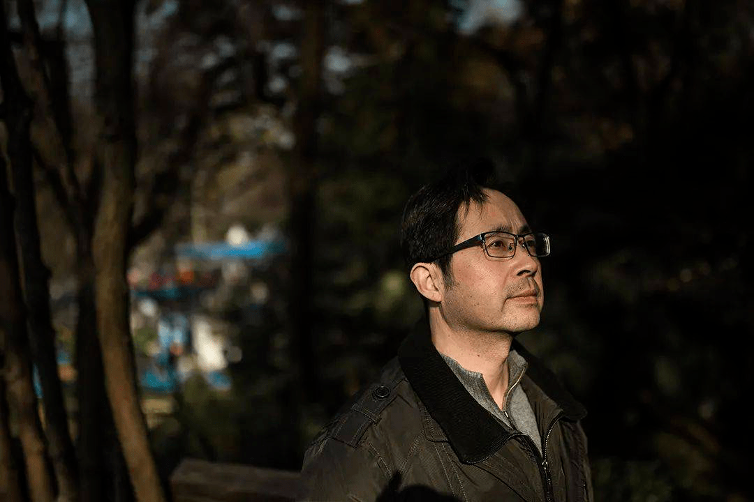 沈志军只好停发了员工工资,把工资先用于购买动物食物